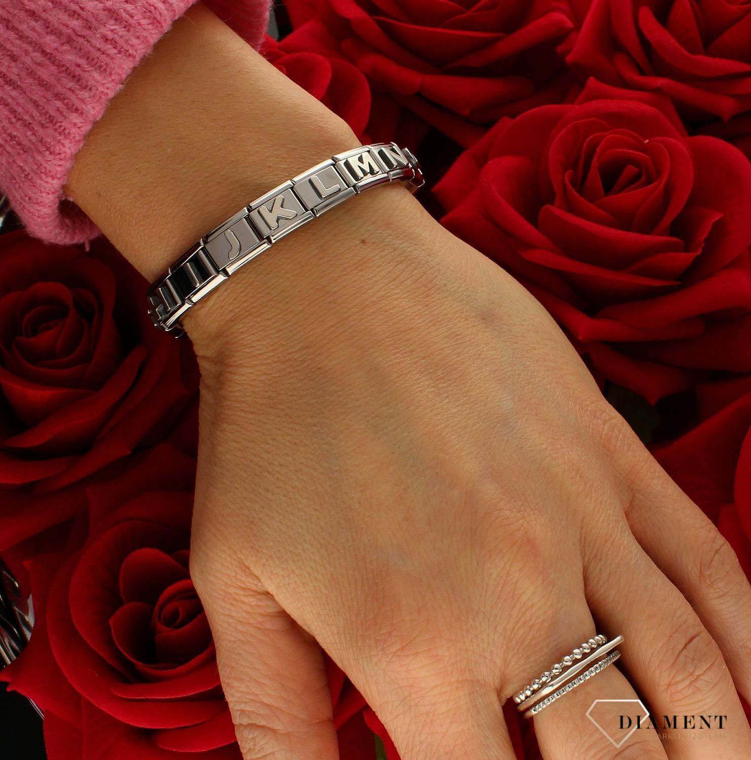 Nomination - Link Srebro 'Literka I' 330113 09. Ponadczasowa biżuteria, pozwalająca każdej kobiecie skomponować bransoletkę wedle własnych upodobań, a następnie modyfikować ją poprzez dodawanie i zmienianie kolejnych elementów. Charms N.jpg